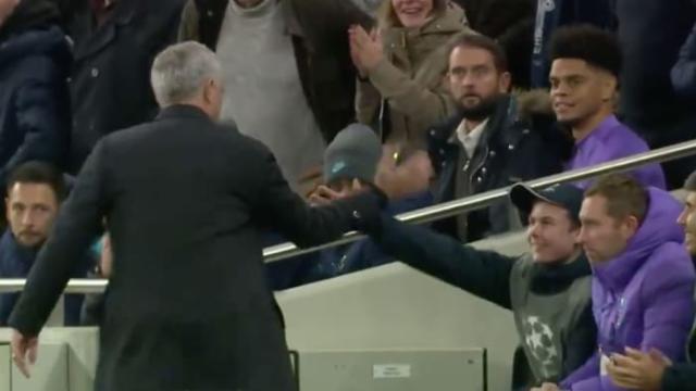 1630628533247088686.jpg jose-mourinho-ball-boy.jpg